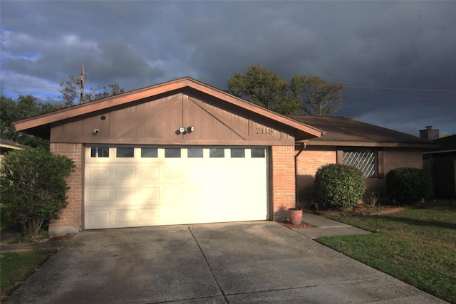 view of front of property featuring a garage