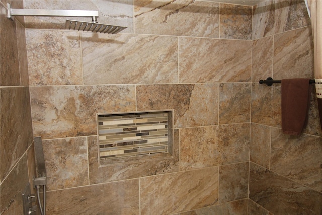 details featuring tiled shower