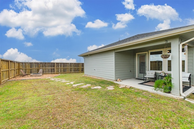 view of yard featuring a patio area