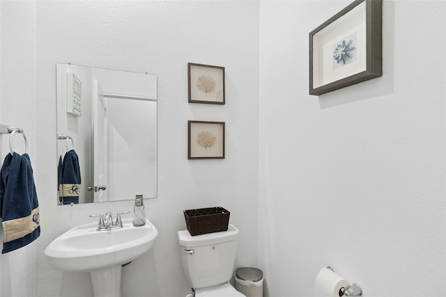 bathroom featuring toilet and sink