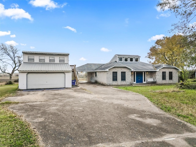 view of front facade featuring a garage