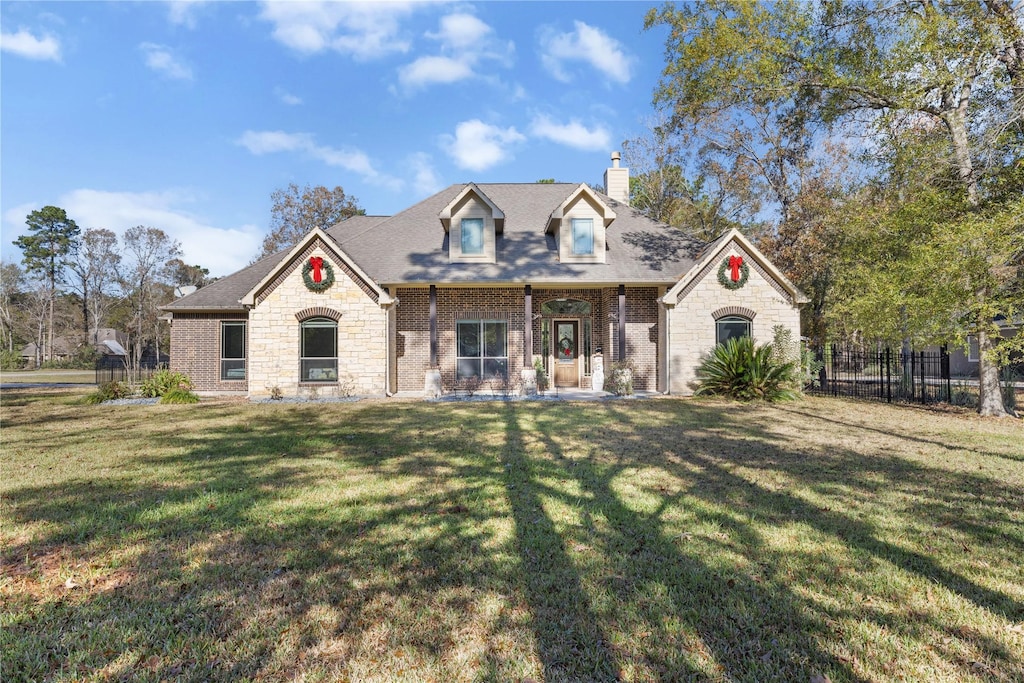 view of front of property with a front lawn