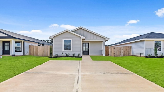 view of front of property with a front yard