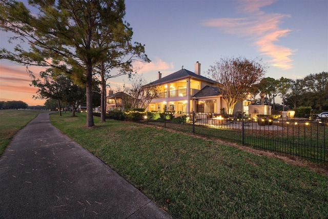 view of front of home featuring a lawn