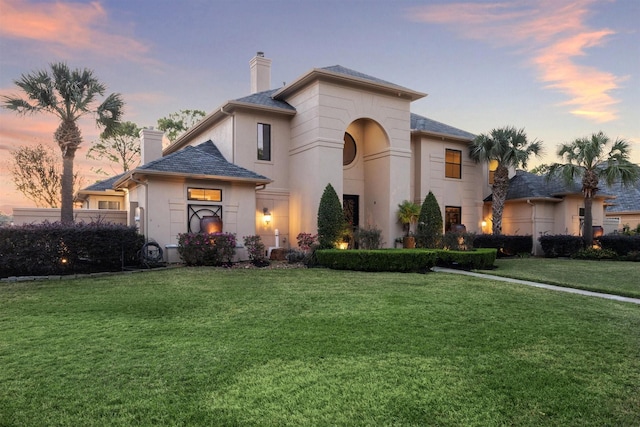 view of front of home featuring a lawn