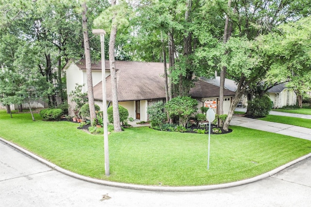 view of front of home featuring a front yard and a garage