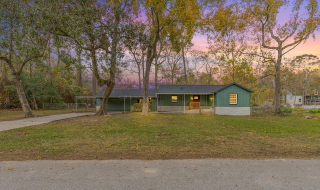 ranch-style home featuring a lawn