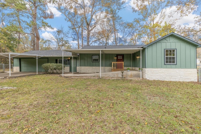 single story home featuring a front yard