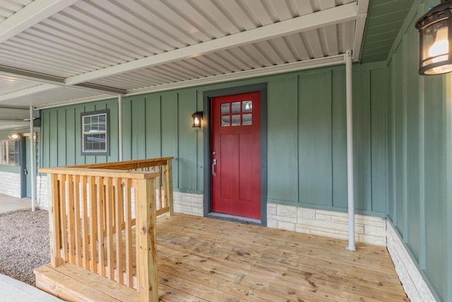 entrance to property with covered porch