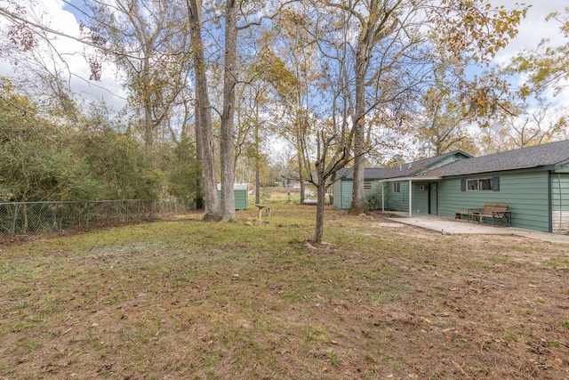 view of yard featuring a patio