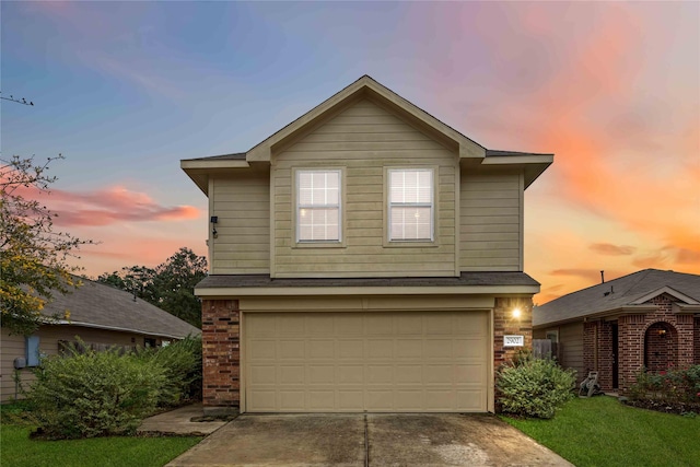 view of front property featuring a garage