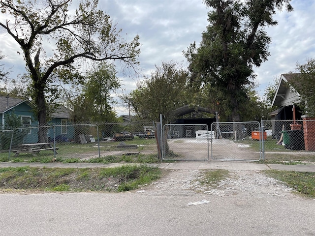 1617 Simpson St, Houston, TX 77020 - photo 1