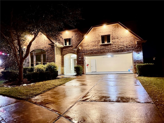 view of front facade featuring a garage