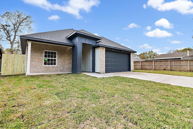 view of front of house featuring a front yard and a garage