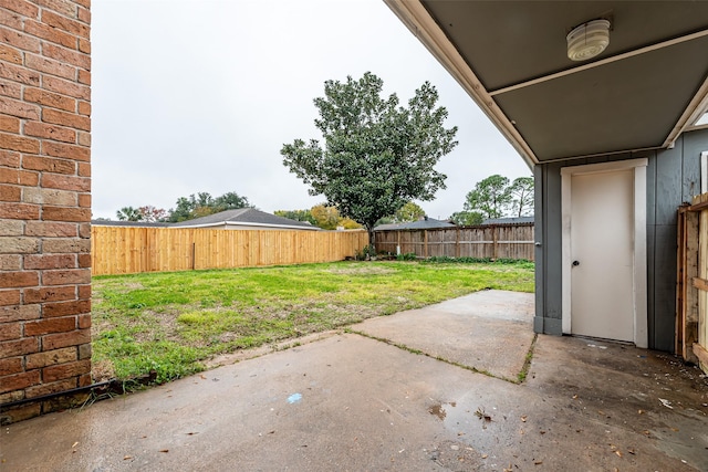 view of yard featuring a patio