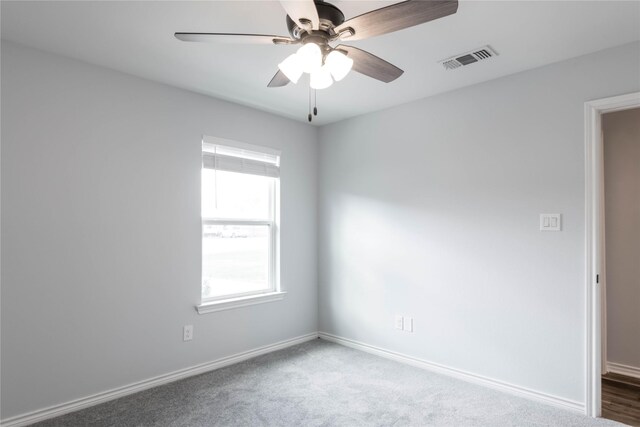 carpeted empty room featuring ceiling fan