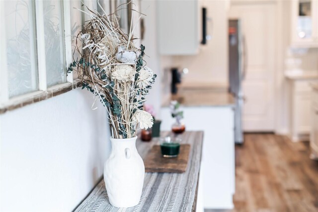 details featuring hardwood / wood-style flooring