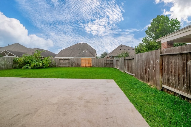 view of yard with a patio area