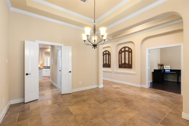 unfurnished room featuring a raised ceiling, crown molding, and a notable chandelier