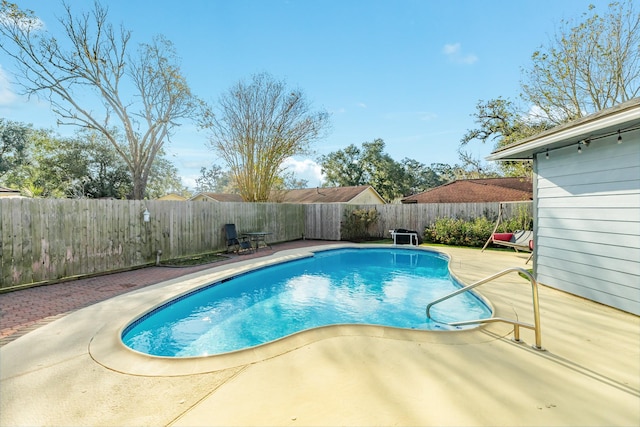 view of swimming pool