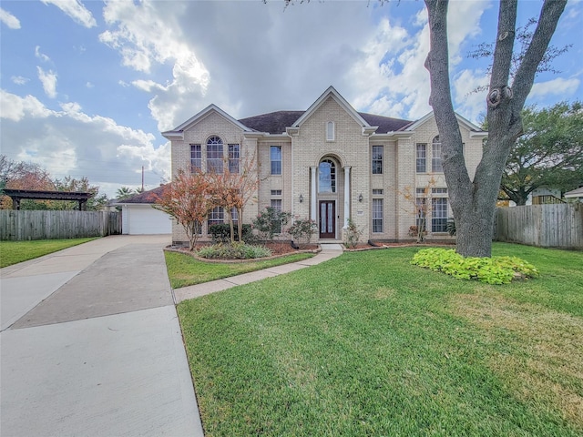 view of front of house featuring a front yard