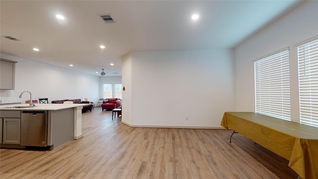 kitchen with gray cabinetry, ceiling fan, sink, light hardwood / wood-style flooring, and stainless steel dishwasher