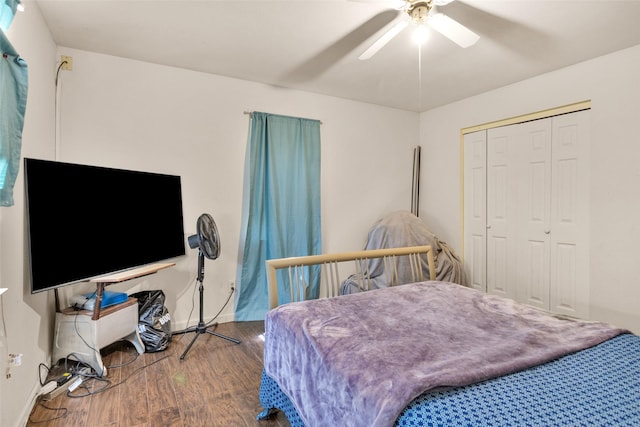 bedroom with ceiling fan, wood-type flooring, and a closet