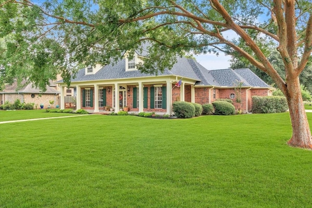 view of front facade with a front yard