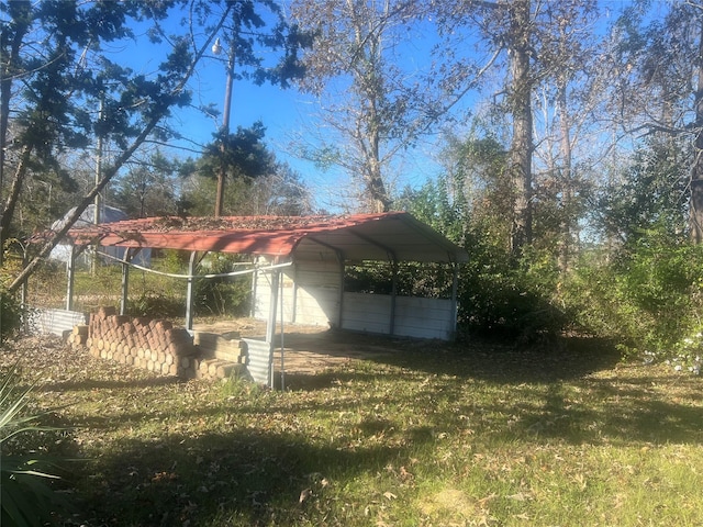 view of yard featuring a carport