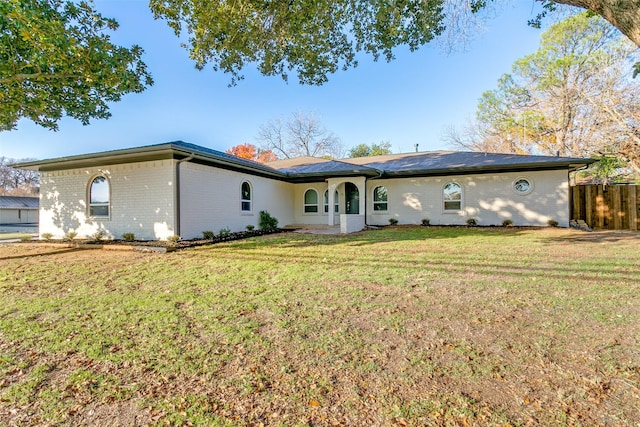 single story home with a front lawn