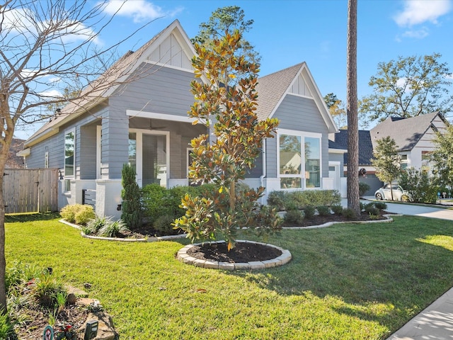 view of front of house featuring a front yard