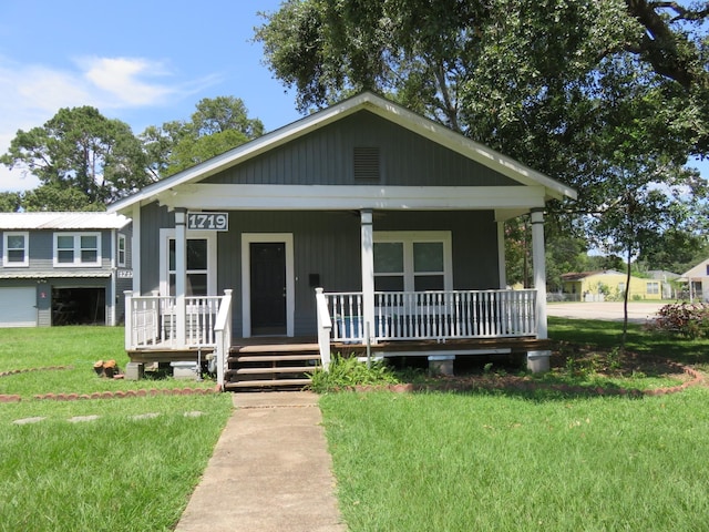 view of front facade with covered porch and a front yard