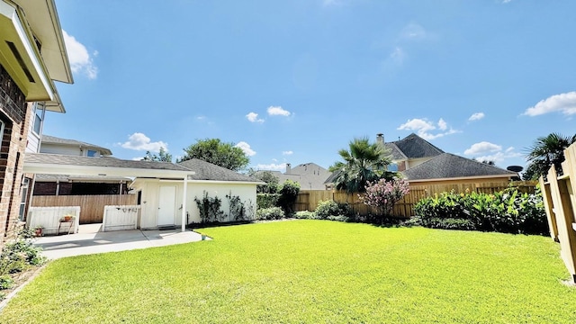 view of yard featuring a patio