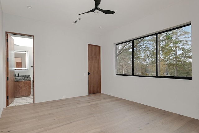 unfurnished room featuring light hardwood / wood-style floors and ceiling fan