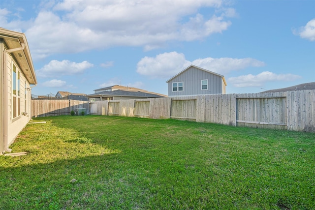 view of yard featuring a fenced backyard