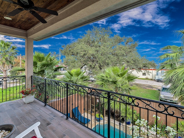 balcony featuring ceiling fan