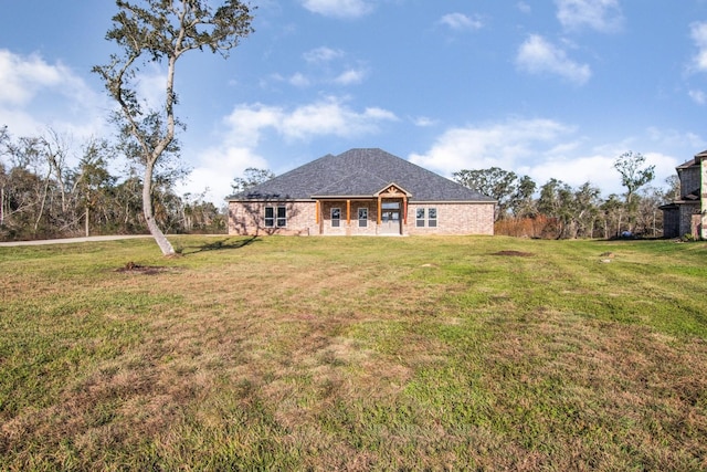 view of front of home featuring a front lawn