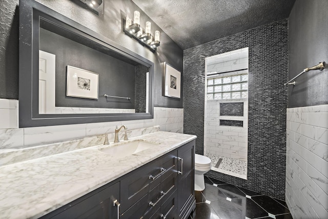 bathroom featuring tile patterned floors, tiled shower, toilet, and tile walls