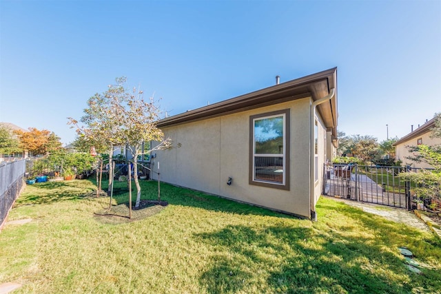 exterior space featuring a lawn