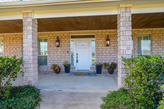 property entrance with covered porch