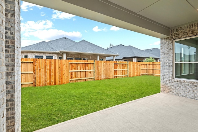 view of yard featuring a patio area