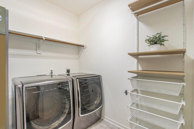 laundry room with independent washer and dryer