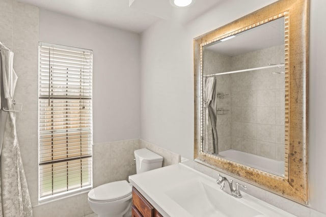 bathroom with a shower with curtain, vanity, and toilet