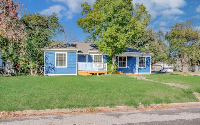 view of front of house with a front yard