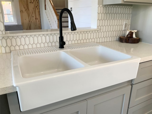 interior details featuring backsplash and sink