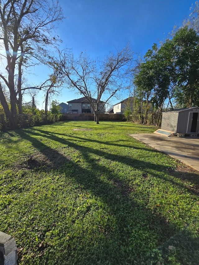 view of yard with a patio area