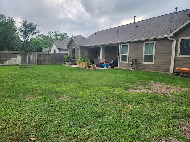 view of yard featuring a patio area