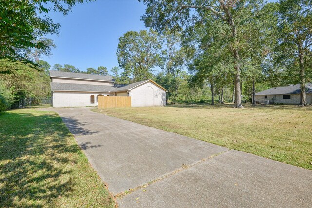 view of front of home featuring a front lawn