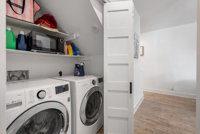 laundry room featuring light wood-type flooring and independent washer and dryer