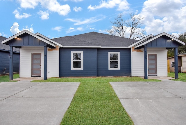 single story home featuring a front yard